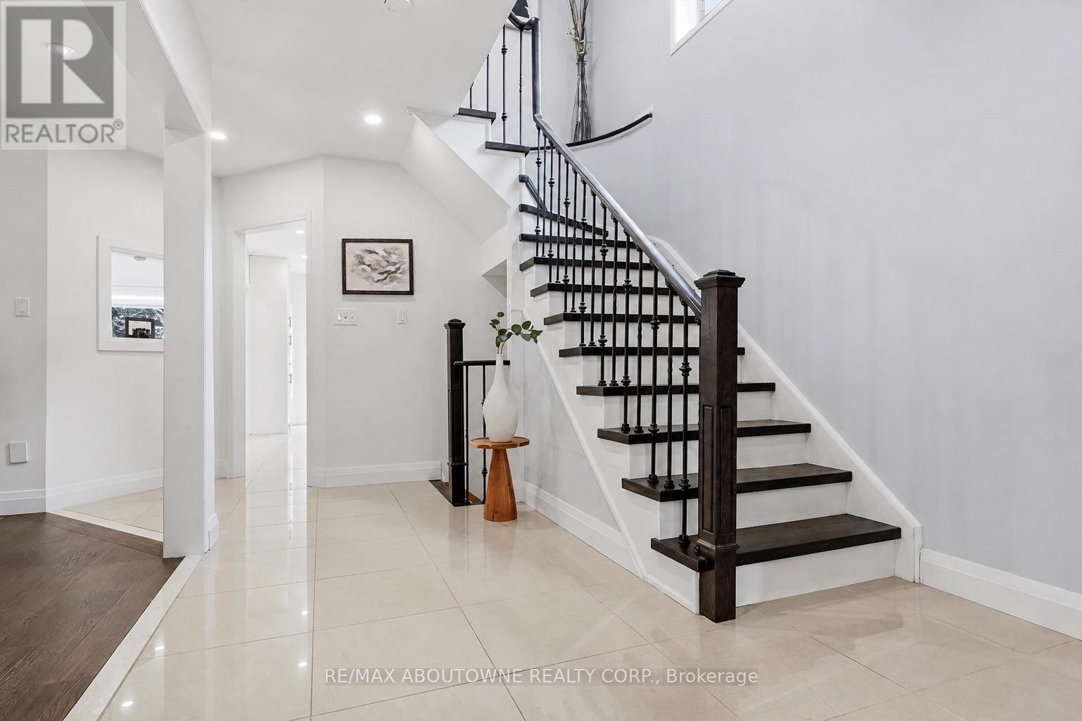 1282 Parkhurst Drive, Oakville, Ontario  L6M 3V7 - Photo 11 - W13742238