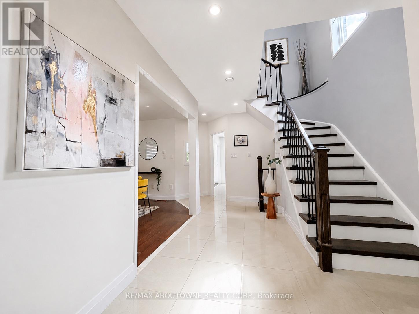 1282 Parkhurst Drive, Oakville, Ontario  L6M 3V7 - Photo 10 - W13742238