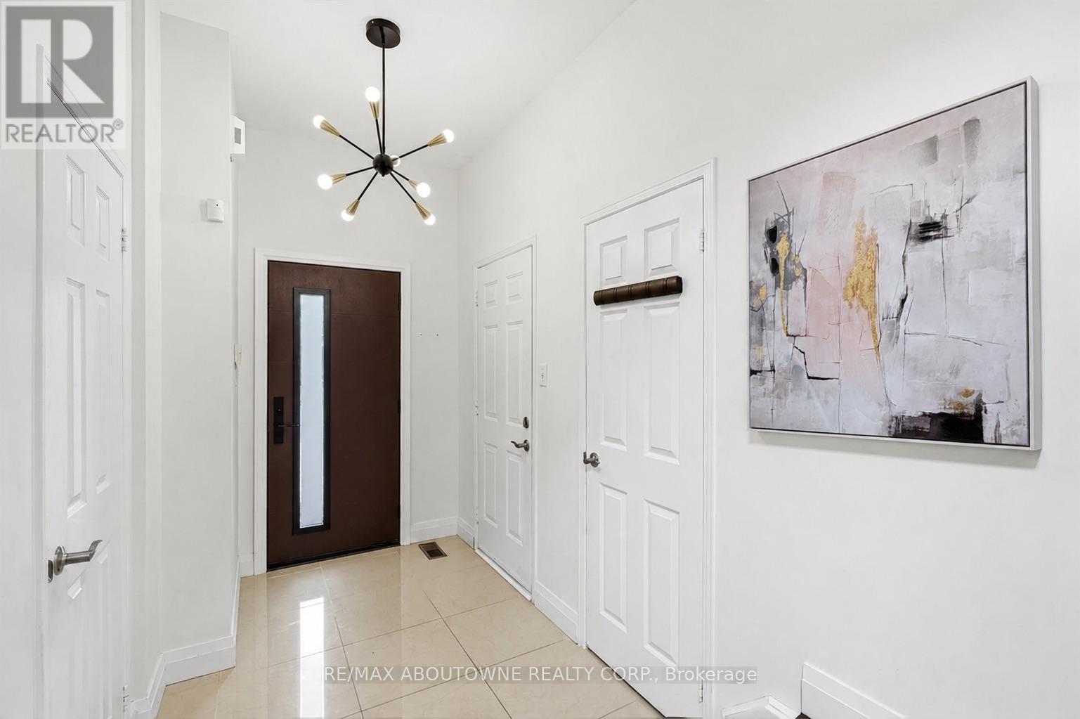 1282 Parkhurst Drive, Oakville, Ontario  L6M 3V7 - Photo 9 - W13742238