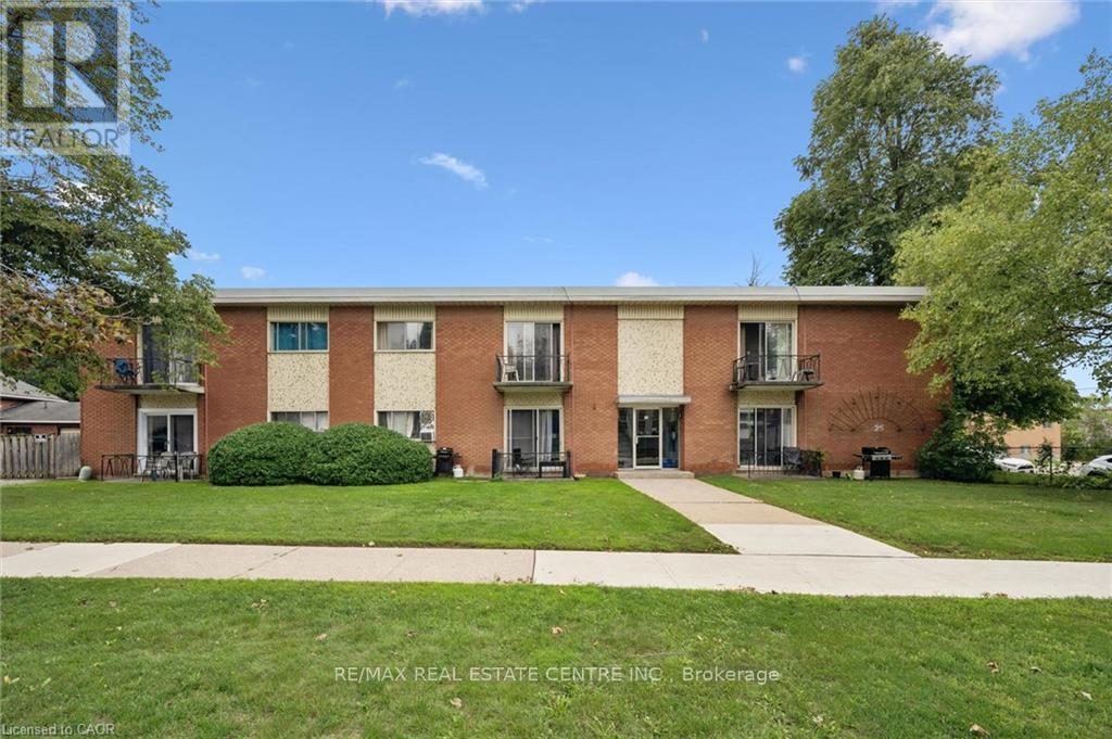 25 WALTON AVENUE, Kitchener, Ontario