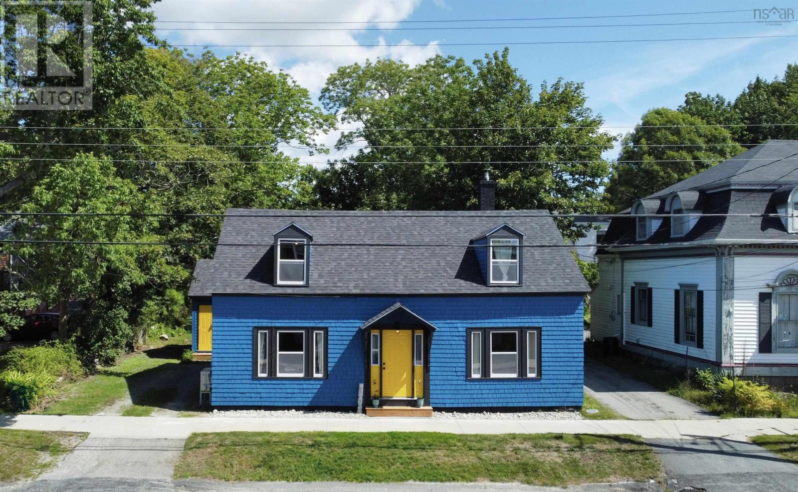 142 Water Street, Shelburne, Nova Scotia  B0T 1W0 - Photo 1 - 202622465