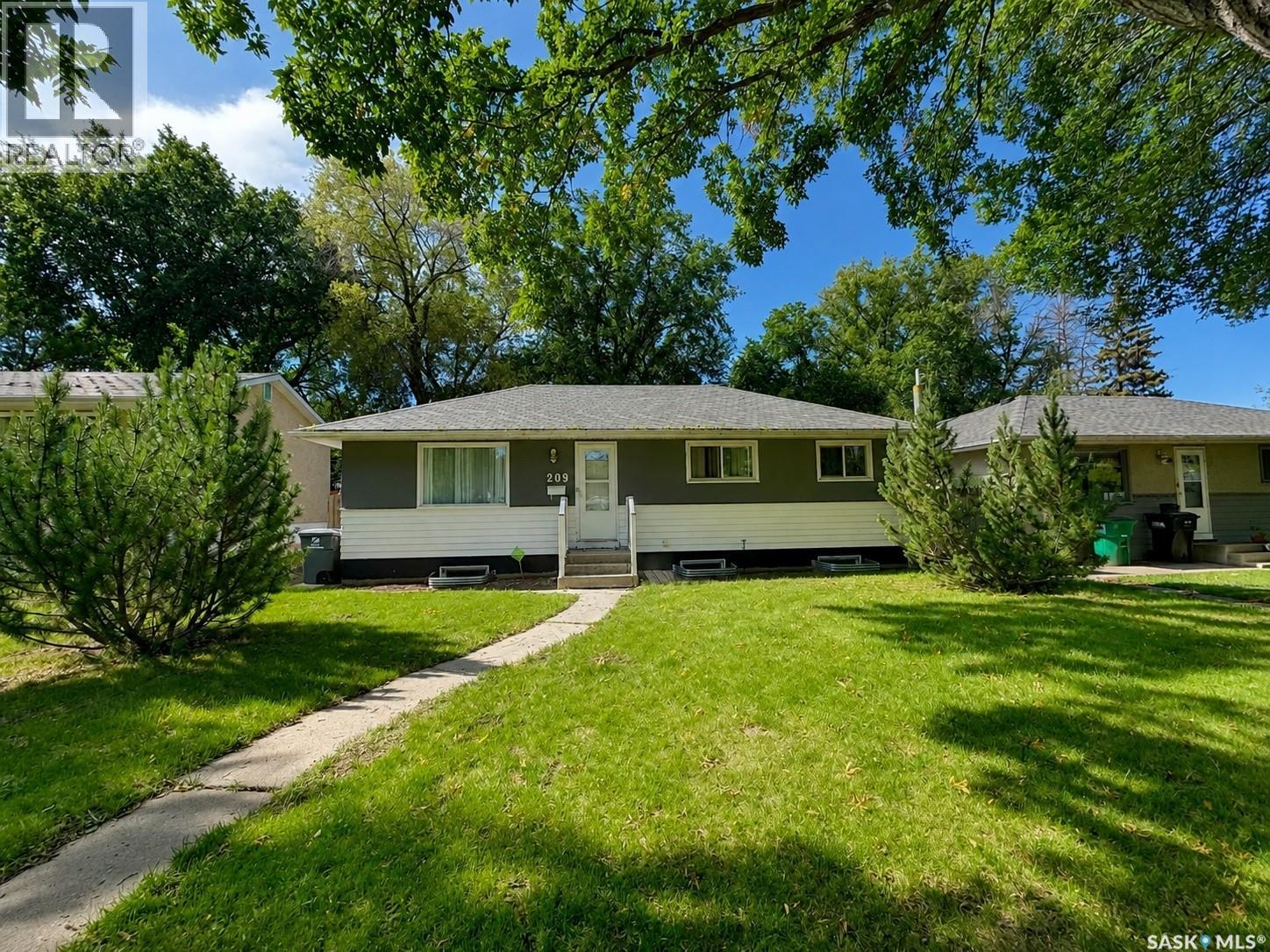 209 Winnipeg Avenue S, Saskatoon, Saskatchewan  S7M 3M1 - Photo 1 - SK047558
