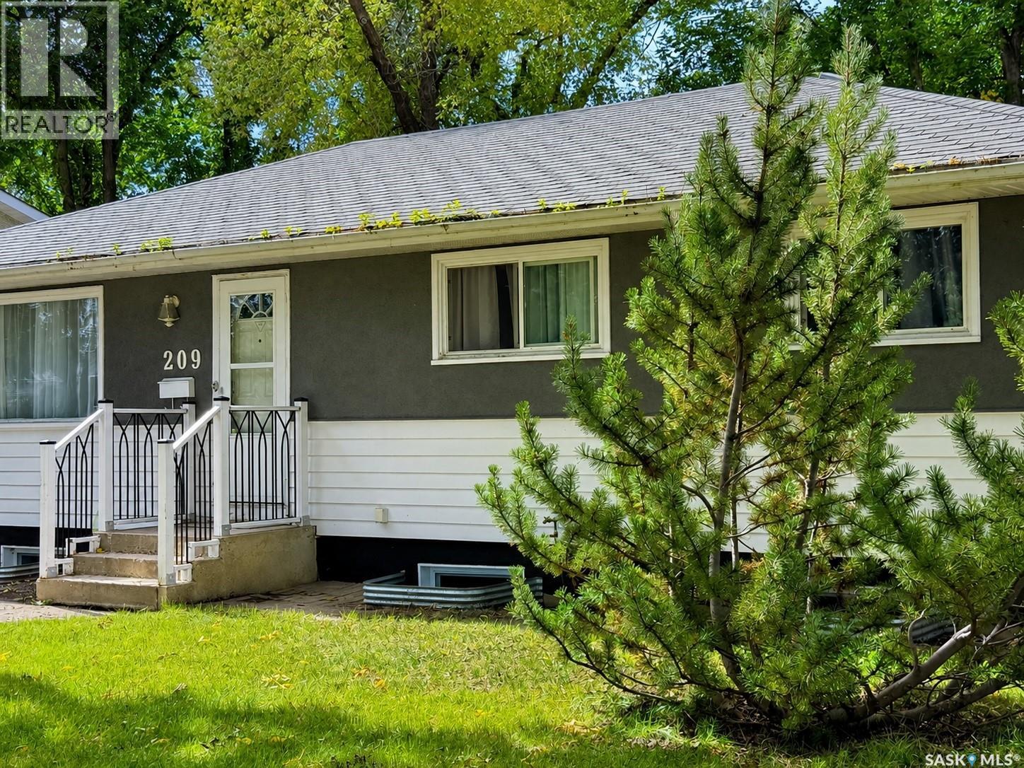 209 Winnipeg Avenue S, Saskatoon, Saskatchewan  S7M 3M1 - Photo 2 - SK047558