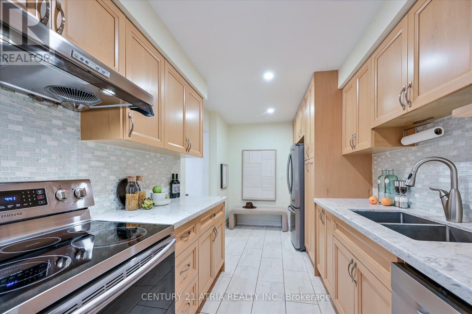 19 Aspenwood Drive, Toronto, Ontario  M2H 3E1 - Photo 11 - C13744478