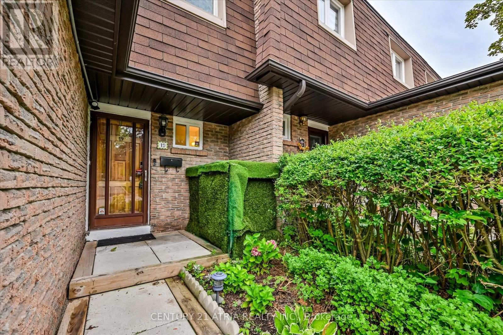 19 Aspenwood Drive, Toronto, Ontario  M2H 3E1 - Photo 3 - C13744478