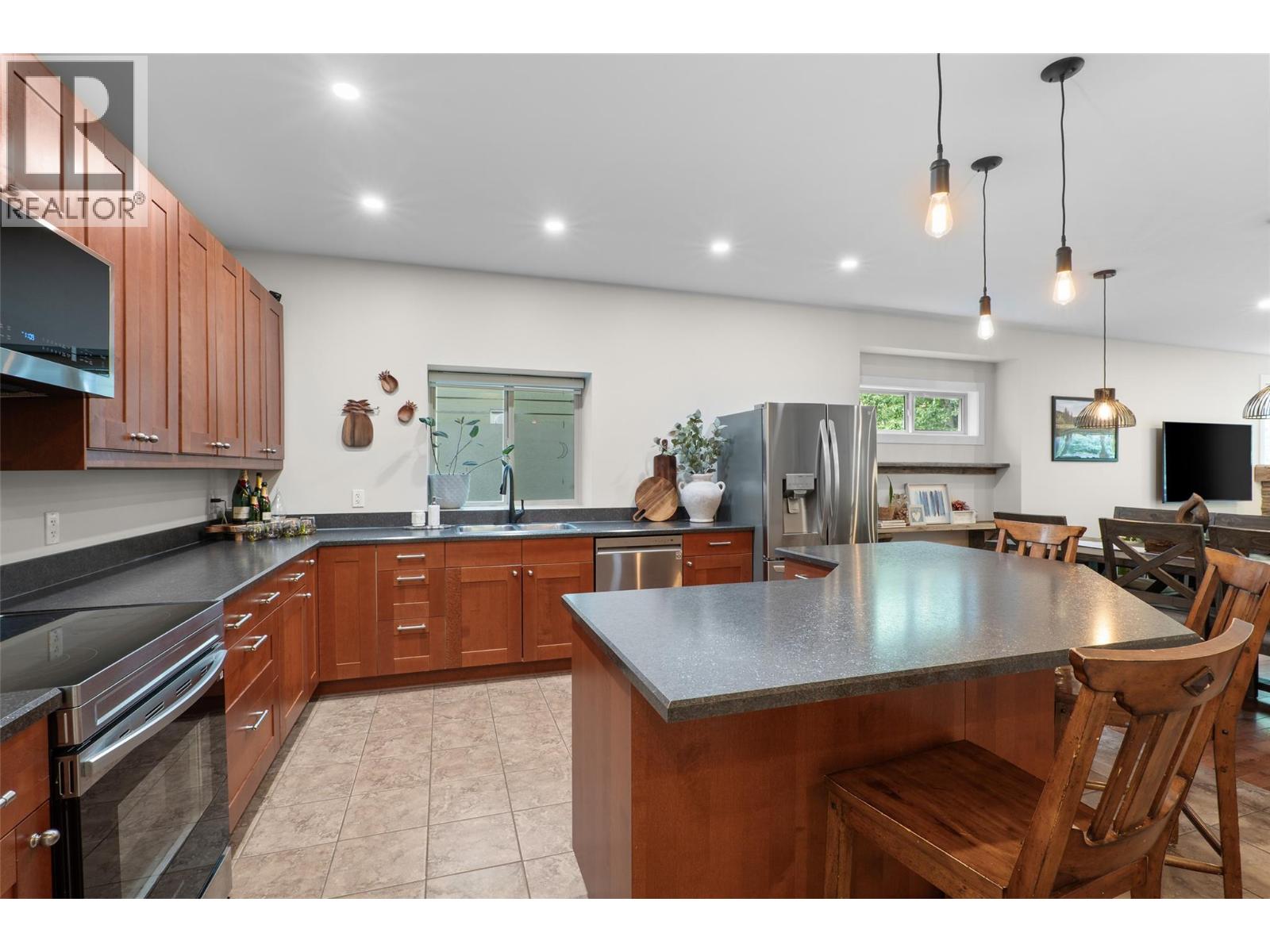 1324 Burfield Drive, Kamloops, British Columbia  V0E 5N0 - Photo 7 - 10399673