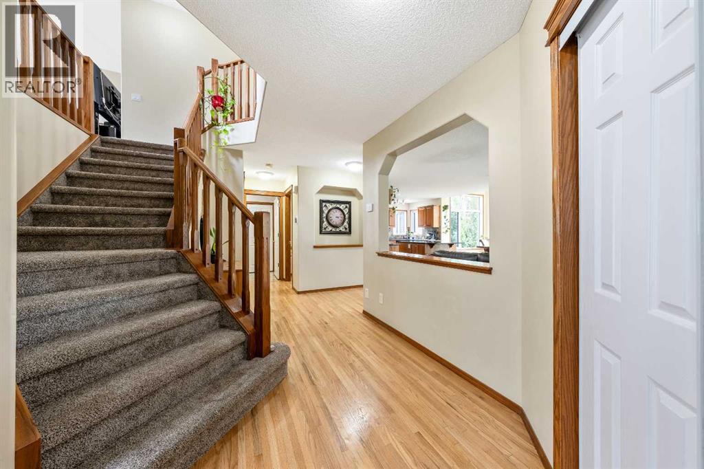 2357 Fairways Circle NW, Airdrie, Alberta  T4B 2W9 - Photo 3 - A2342285