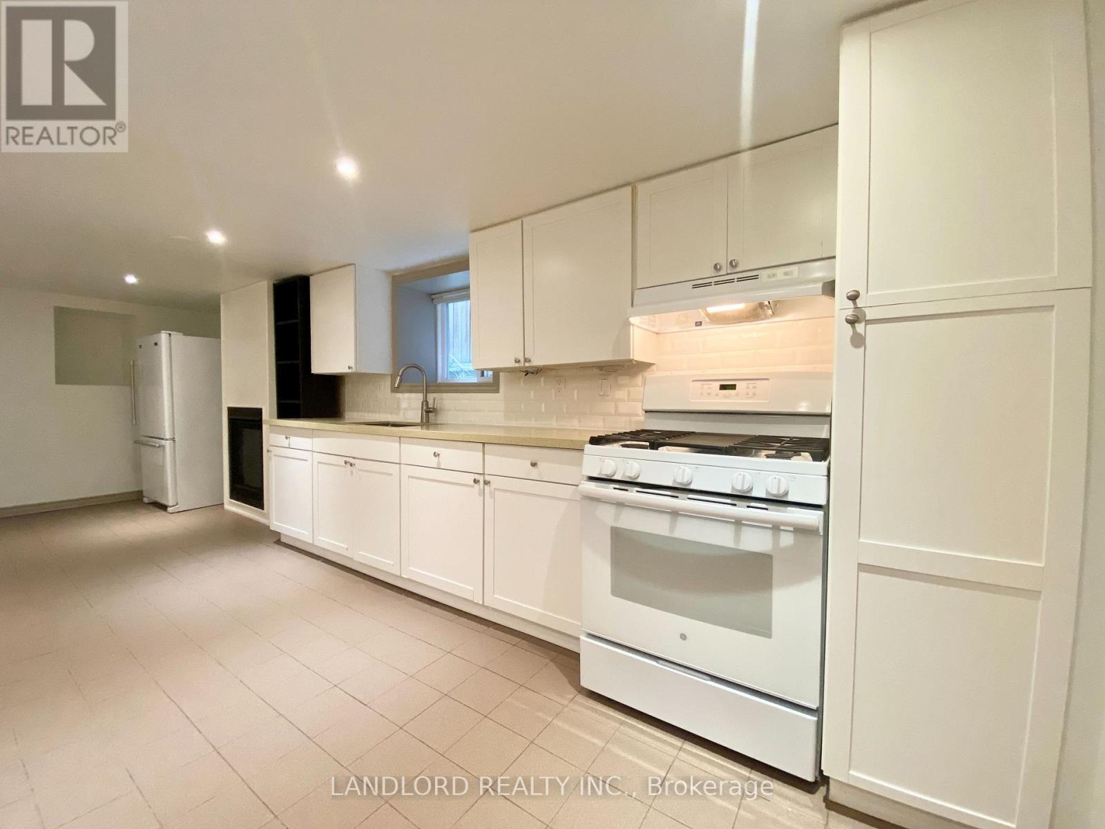 5 - 209 Madison Avenue, Toronto, Ontario  M5R 2S6 - Photo 2 - C13746258