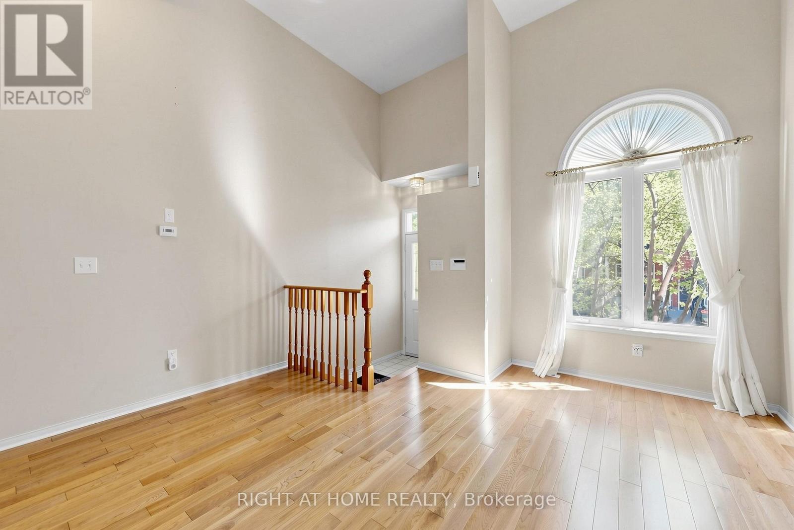 130 - 83 Mondeo Drive, Toronto, Ontario  M1P 5B6 - Photo 3 - E13746250
