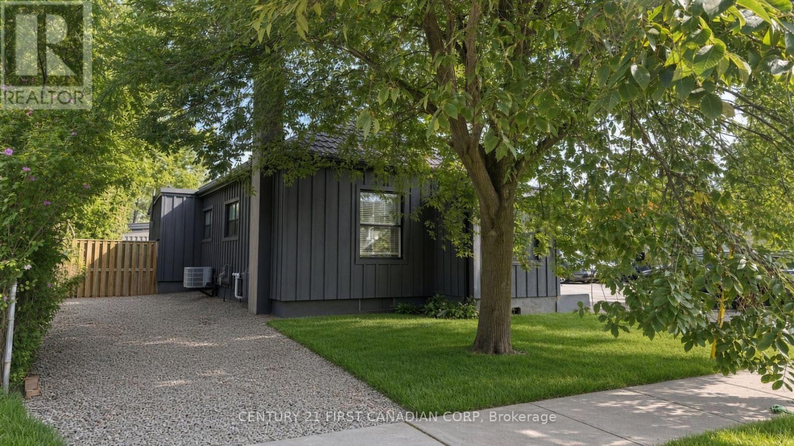 4 Elmwood Place, London South, Ontario  N6J 1J2 - Photo 4 - X13746206