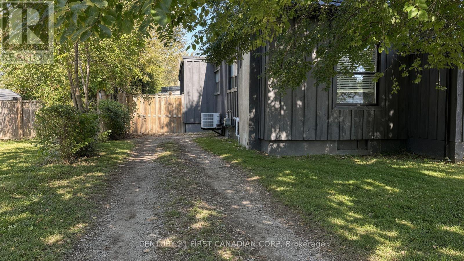 4 Elmwood Place, London South, Ontario  N6J 1J2 - Photo 5 - X13746210