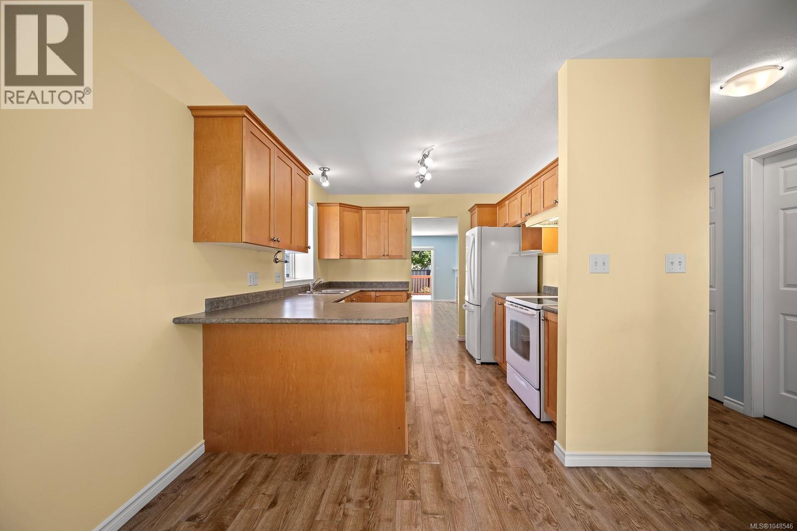27 1755 Willemar Ave, Courtenay, British Columbia  V9N 3M5 - Photo 26 - 1048546