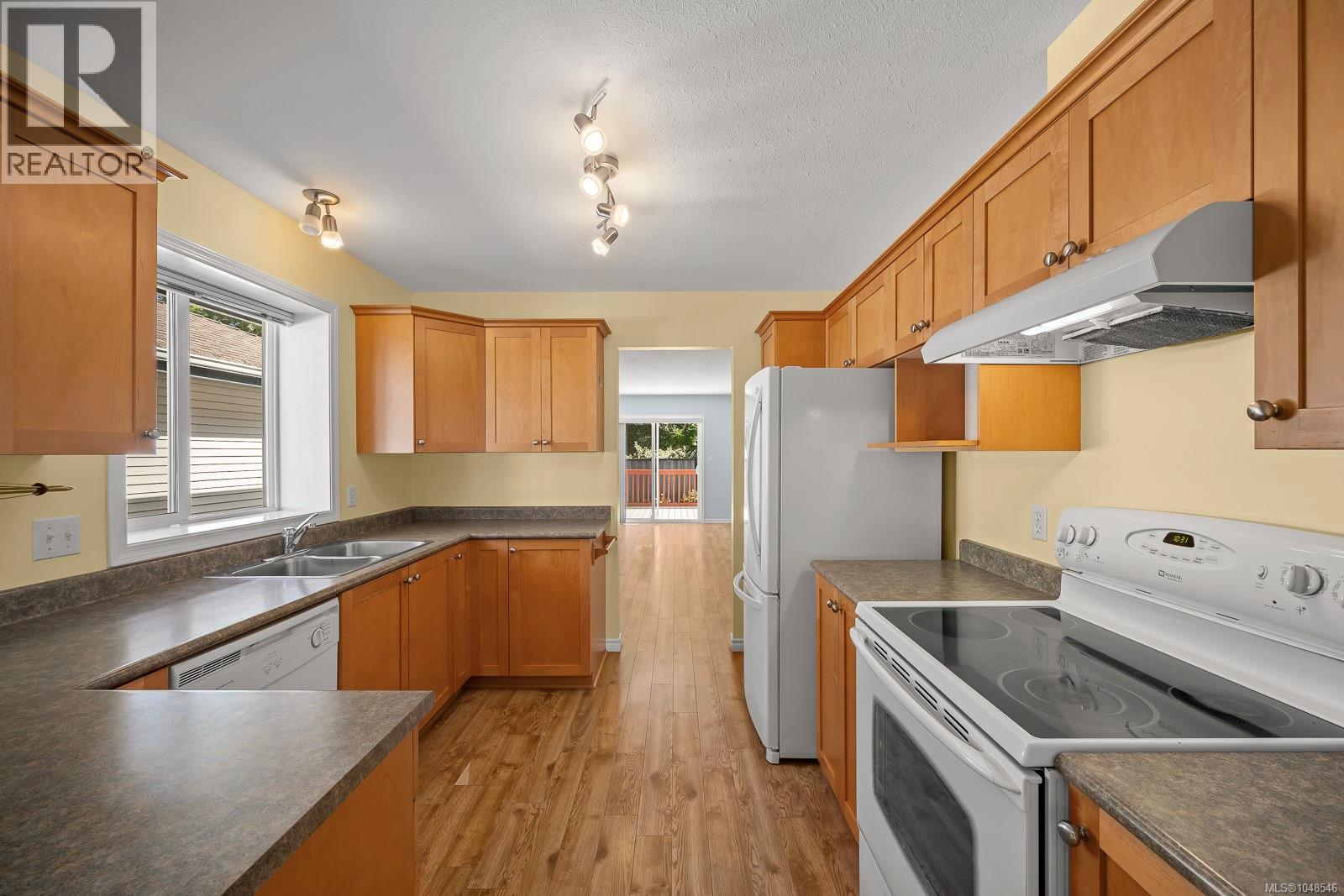 27 1755 Willemar Ave, Courtenay, British Columbia  V9N 3M5 - Photo 38 - 1048546