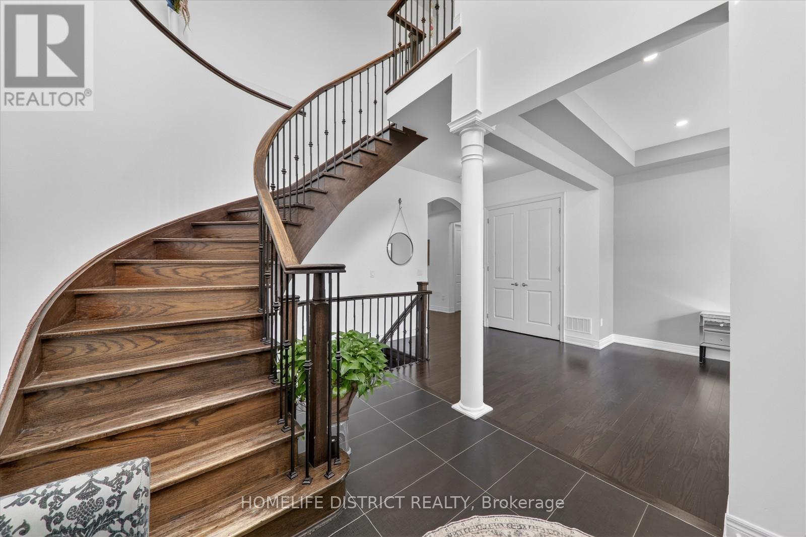 210 Cannes Avenue, Vaughan, Ontario  L4L 8L1 - Photo 4 - N13746278