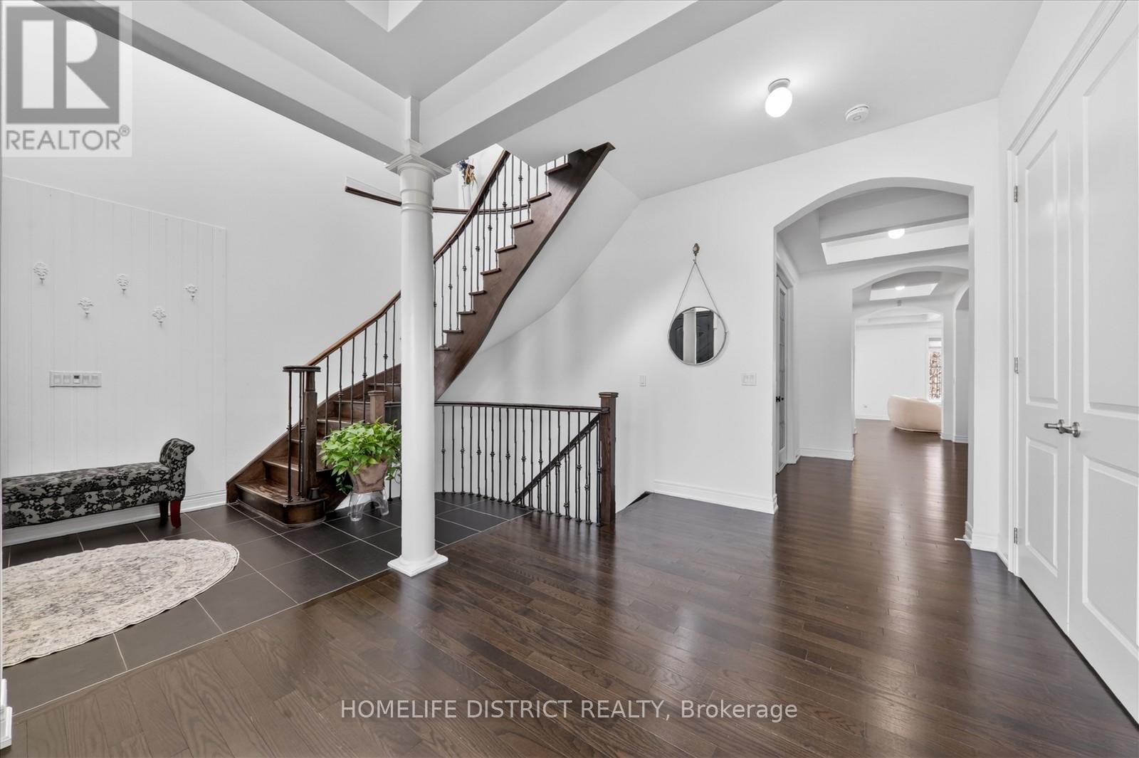 210 Cannes Avenue, Vaughan, Ontario  L4L 8L1 - Photo 8 - N13746278