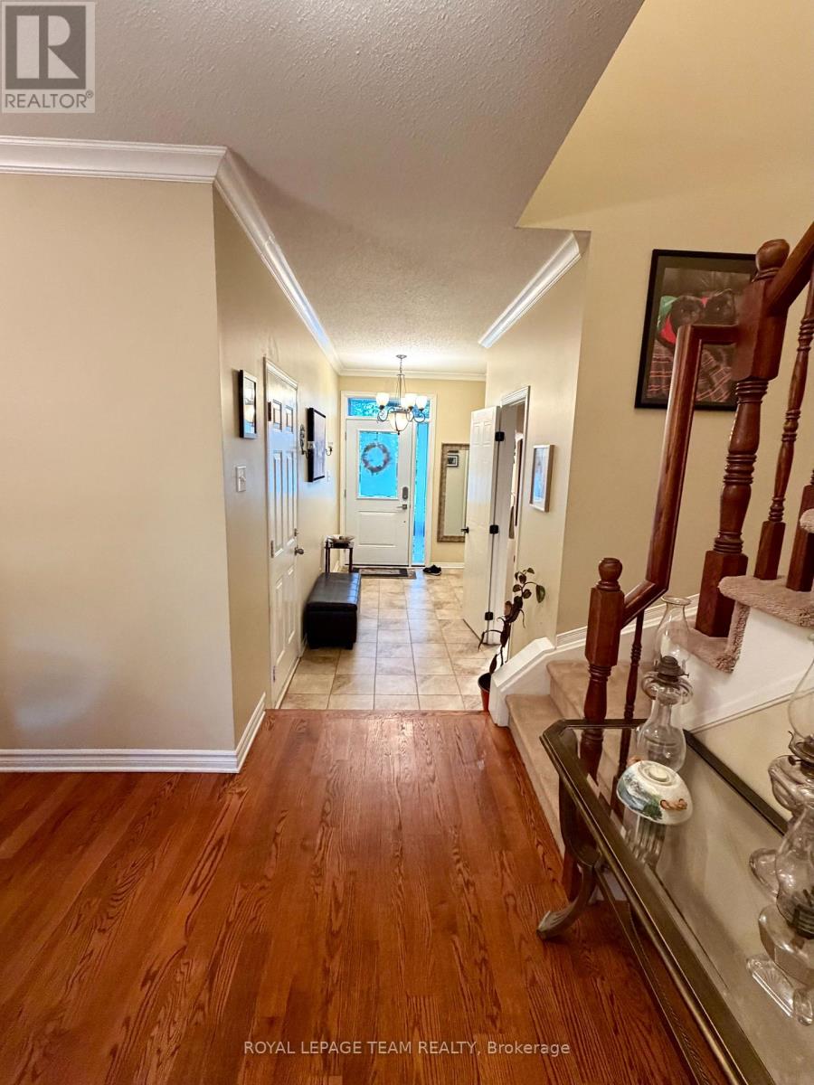 5 Chantilly Gate, Ottawa, Ontario  K2S 2B2 - Photo 3 - X13746270
