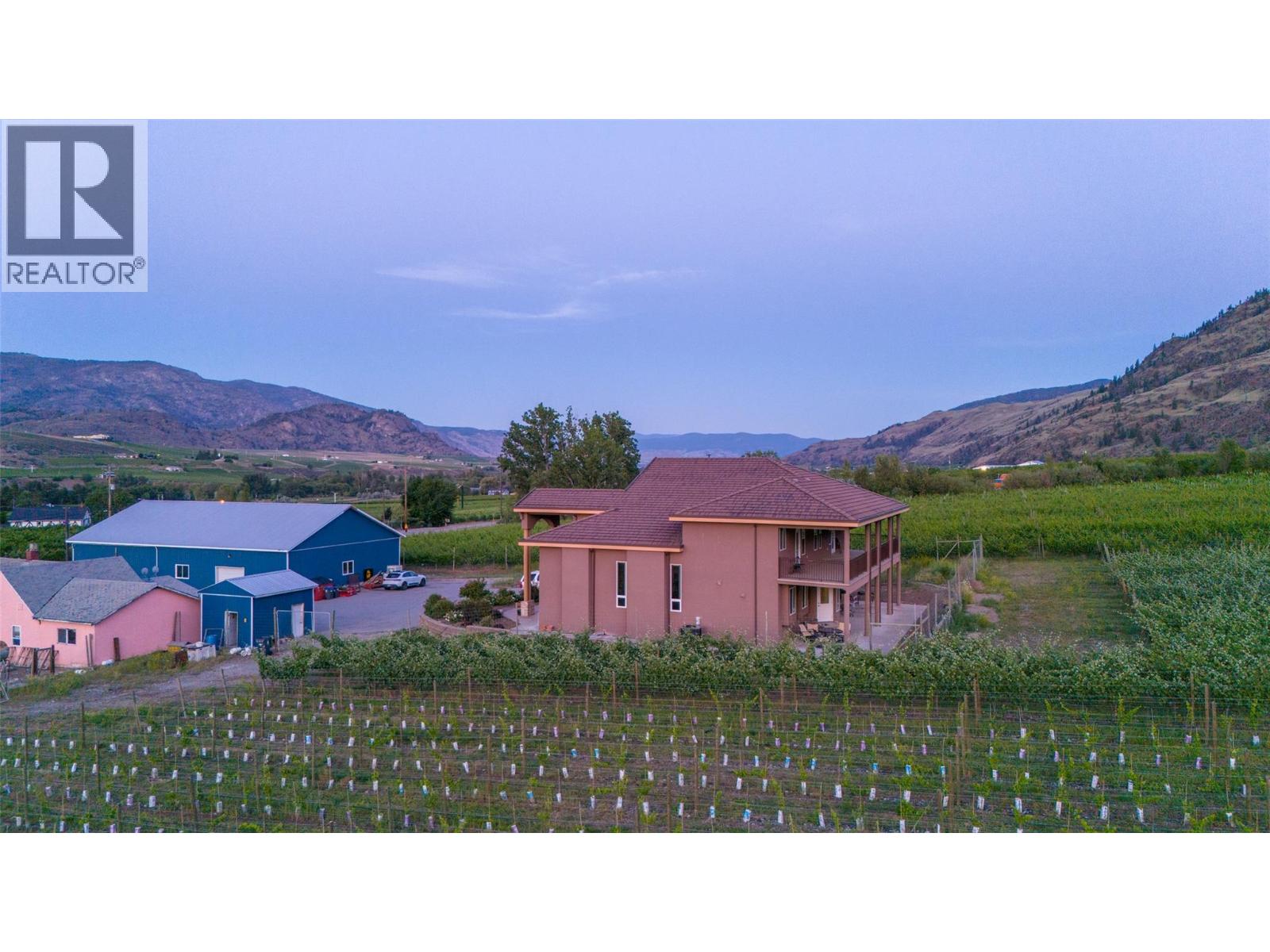 4564 Highway 97 Oliver Photo 18
