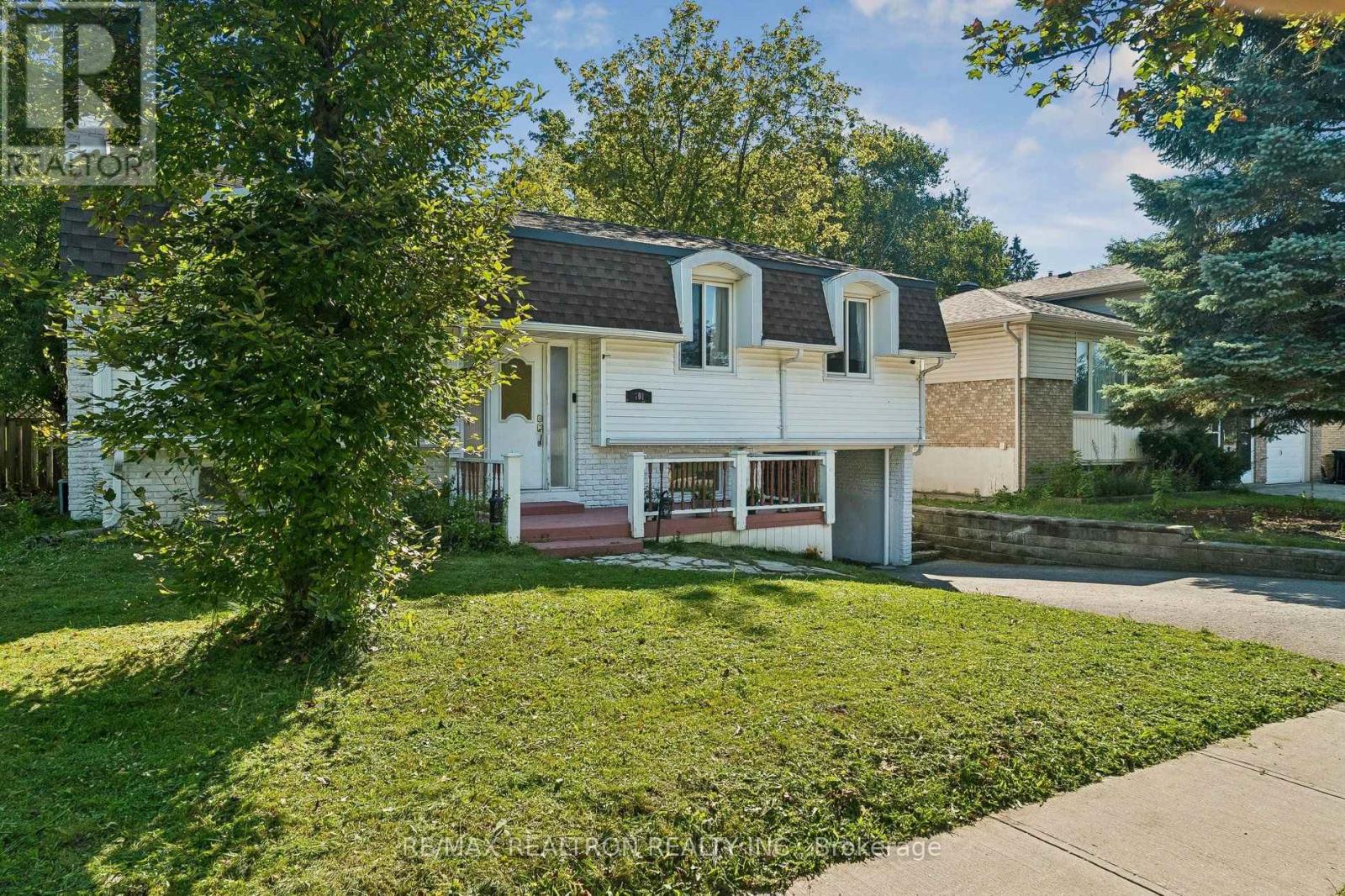 101 Marshall Street, Barrie, Ontario  L4N 4K7 - Photo 2 - S13746164