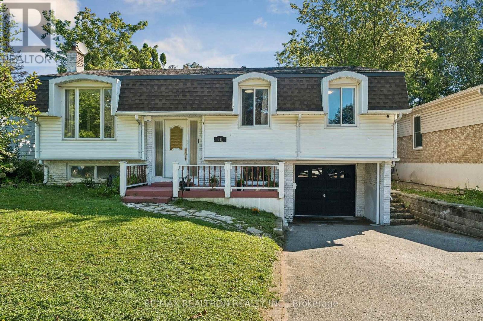 101 Marshall Street, Barrie, Ontario  L4N 4K7 - Photo 4 - S13746164