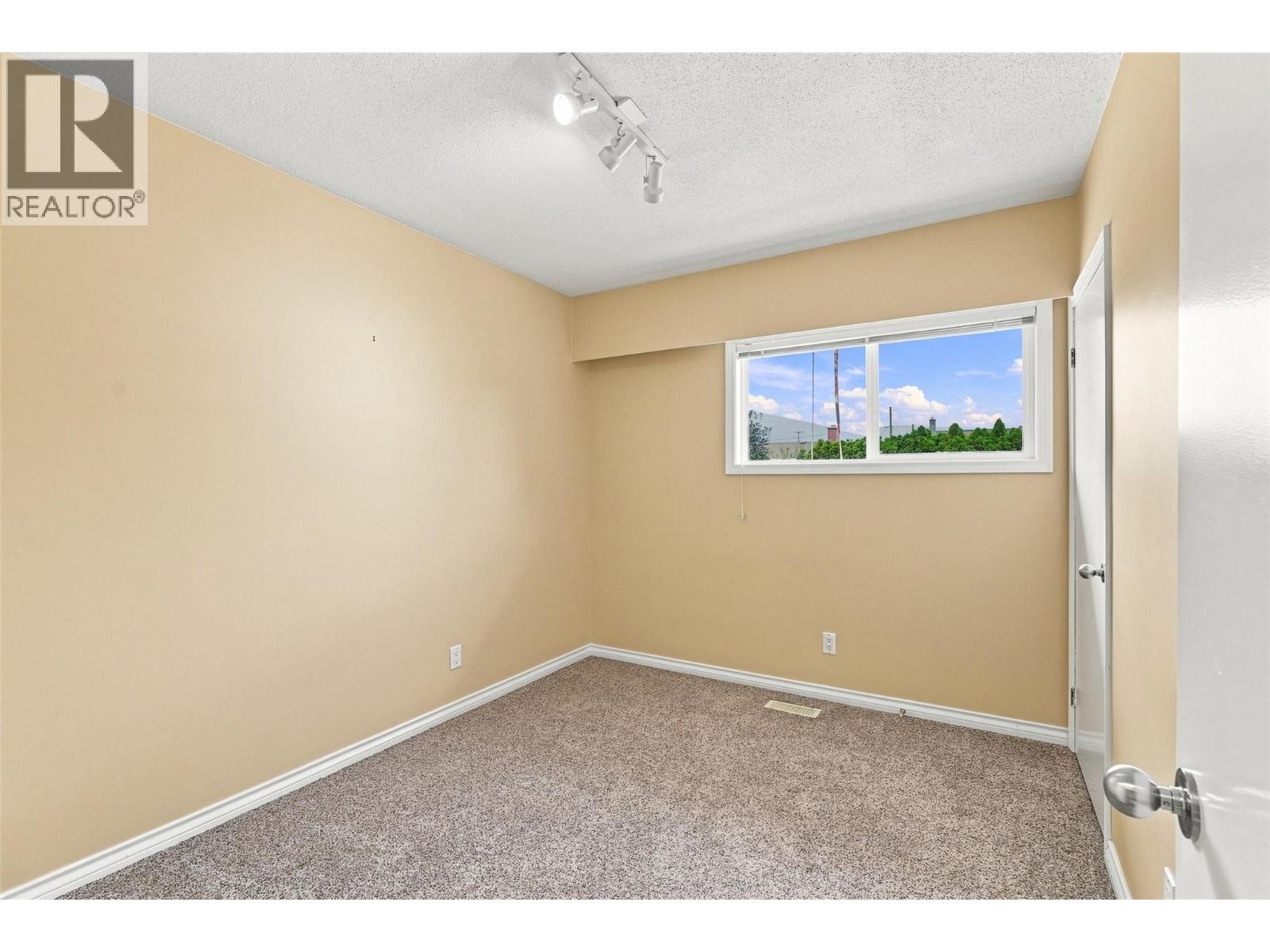 2176 Merritt Avenue, Merritt, British Columbia  V1K 1B8 - Photo 30 - 10395637
