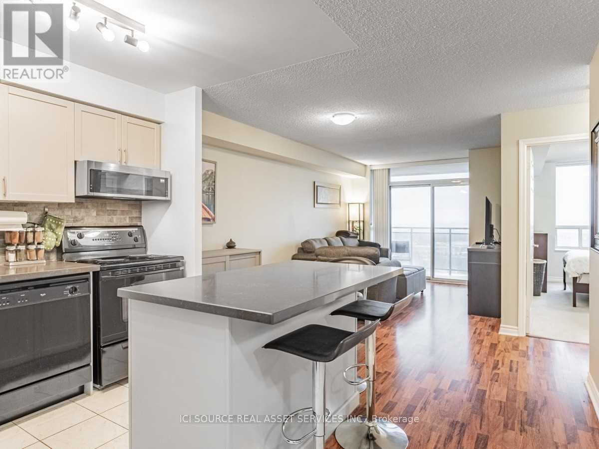 1803 - 55 Strathaven Drive, Mississauga, Ontario  L5R 4G9 - Photo 2 - W13746236