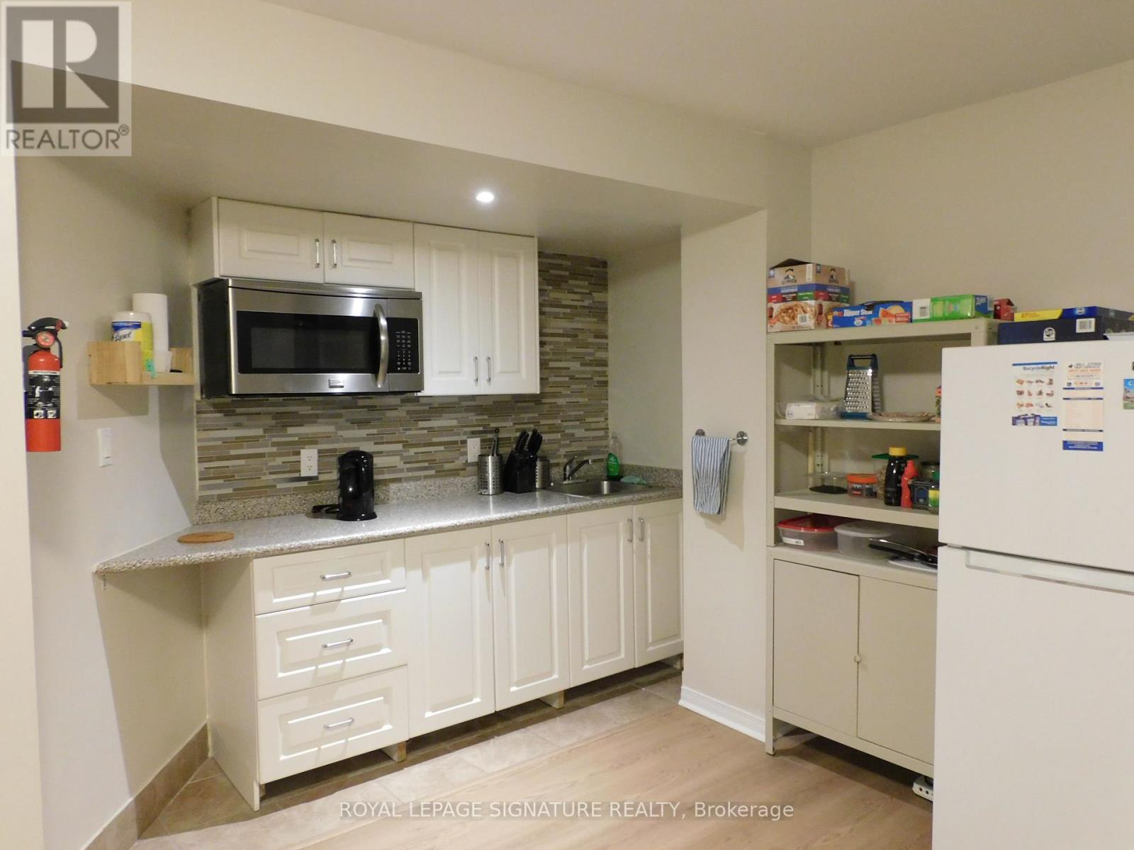 1132 Queen Street W, Mississauga, Ontario  L5H 4K2 - Photo 4 - W13746246