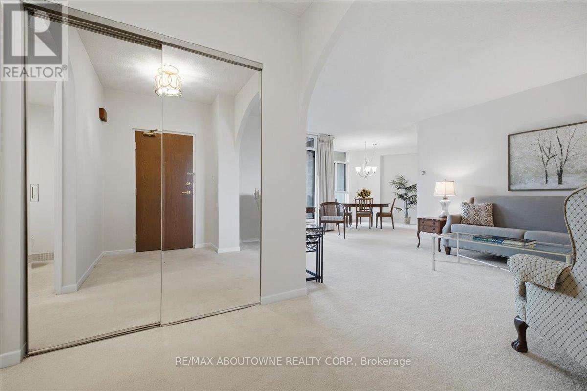 401 - 5250 Lakeshore Road, Burlington, Ontario  L7L 5L2 - Photo 2 - W13746256