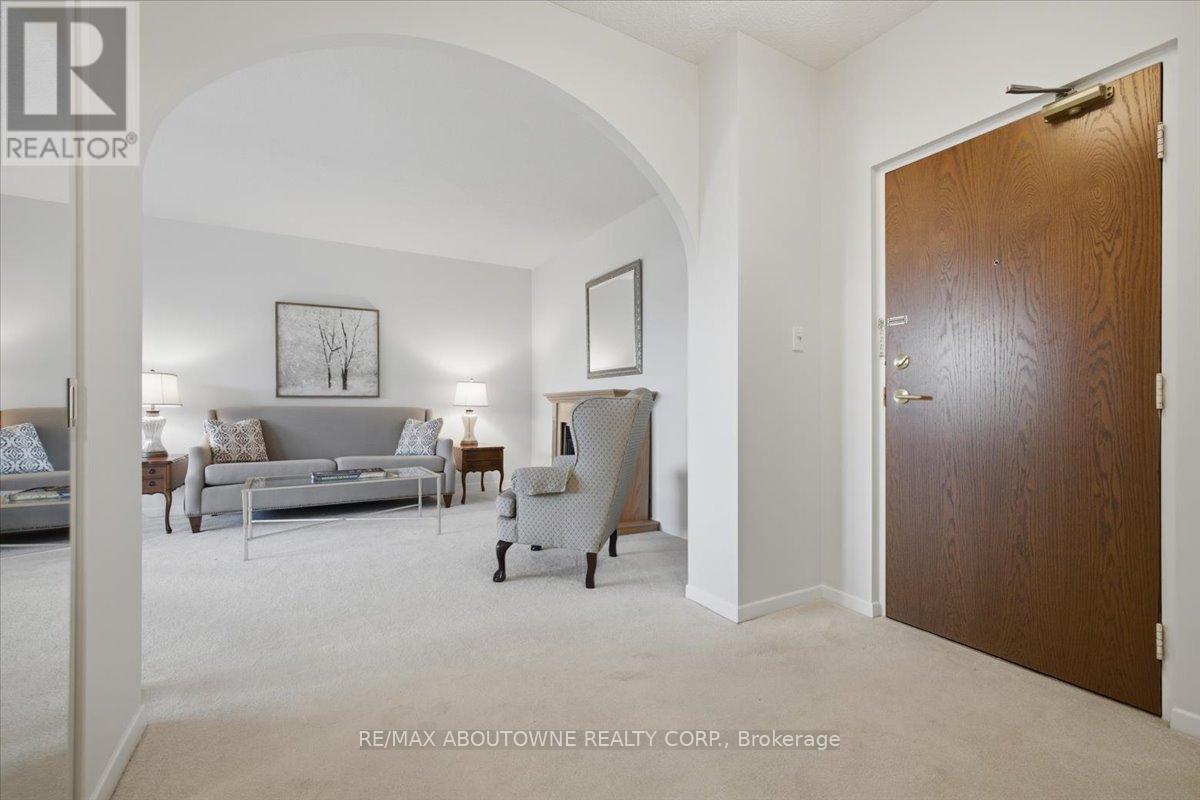 401 - 5250 Lakeshore Road, Burlington, Ontario  L7L 5L2 - Photo 3 - W13746256