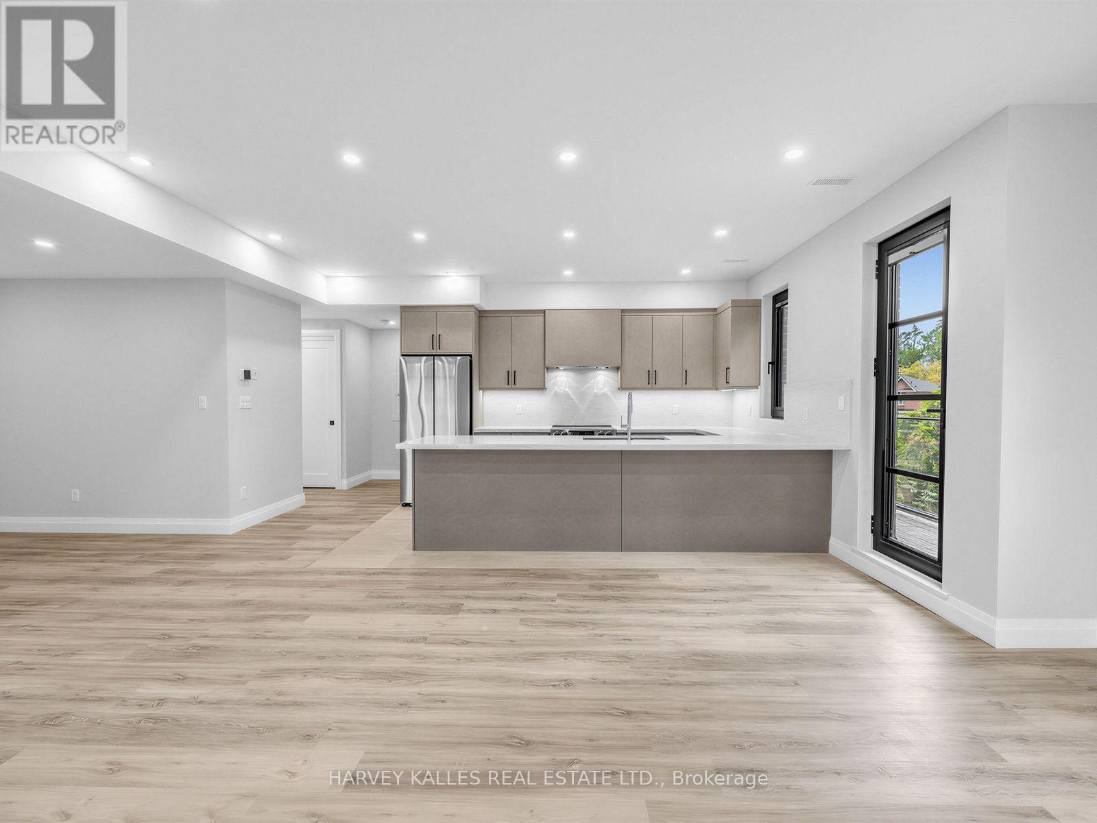 4 - 102 Shaver Avenue N, Toronto, Ontario M9B 4N7 - Photo 2 - W13746260