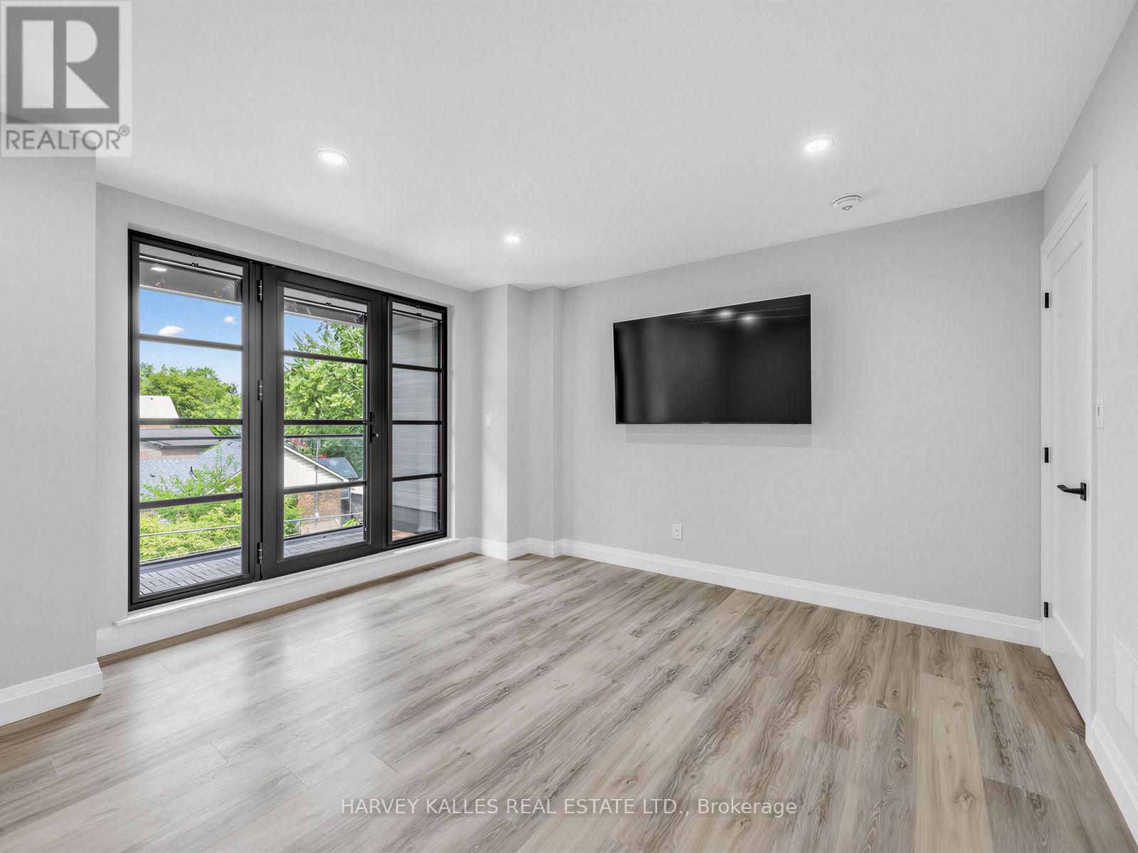 4 - 102 Shaver Avenue N, Toronto, Ontario M9B 4N7 - Photo 5 - W13746260