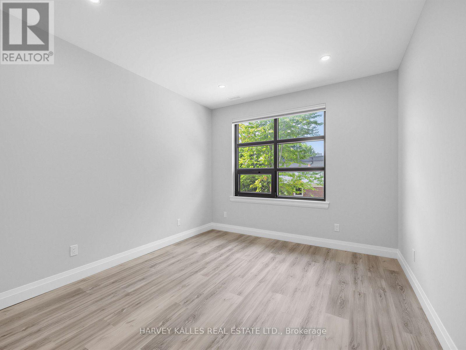 4 - 102 Shaver Avenue N, Toronto, Ontario M9B 4N7 - Photo 9 - W13746260