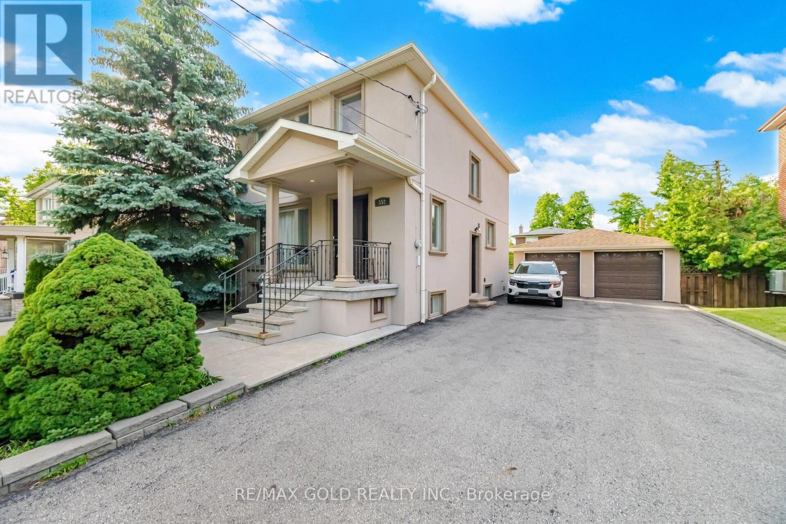 352 Maple Leaf Drive, Toronto, Ontario  M6L 1P6 - Photo 2 - W13746294