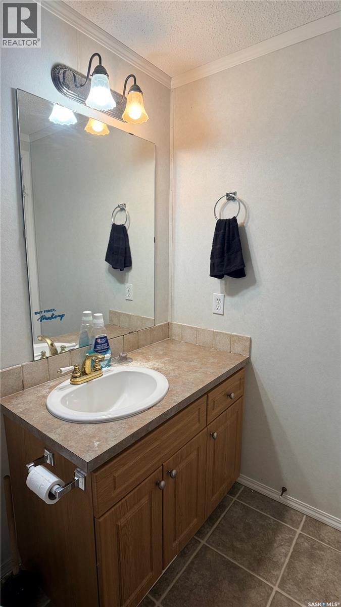 222 Willow Park Green, Estevan, Saskatchewan  S4A 2R7 - Photo 18 - SK047359
