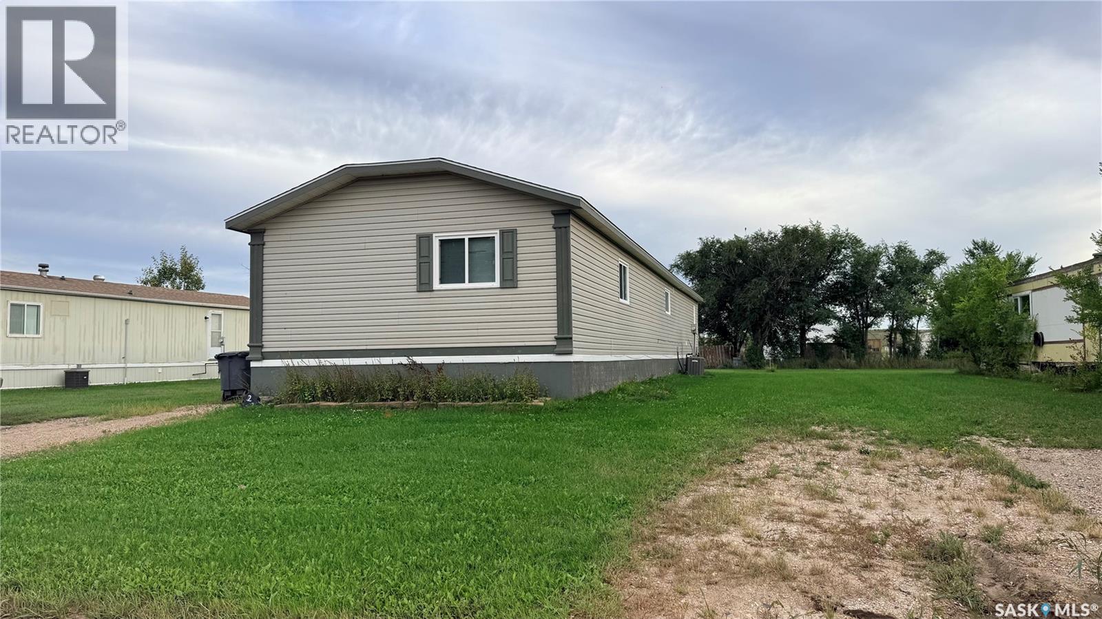 222 Willow Park Green, Estevan, Saskatchewan  S4A 2R7 - Photo 2 - SK047359