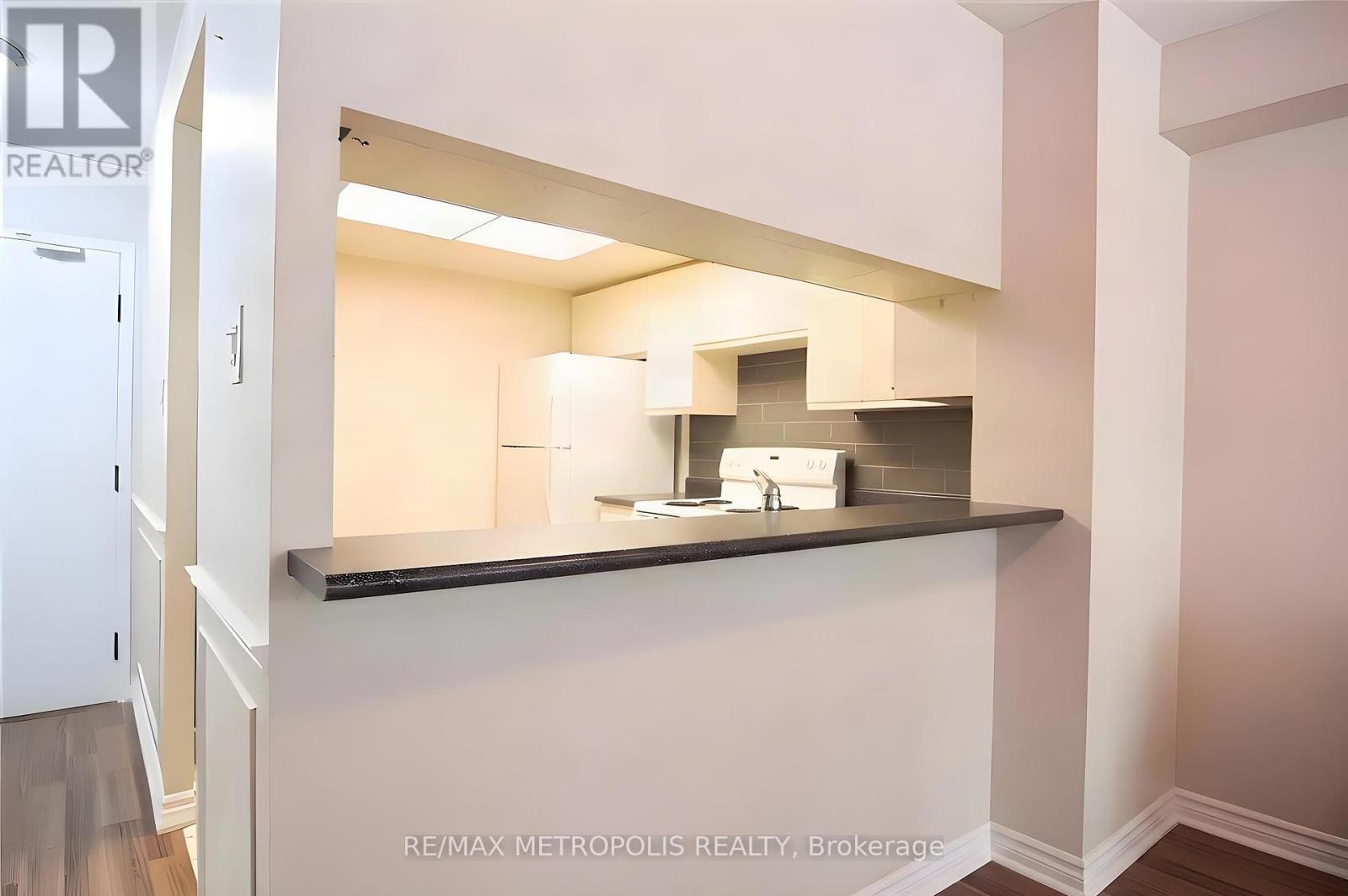 210 - 300 Webb Drive, Mississauga, Ontario  L5B 3W3 - Photo 7 - W13711604