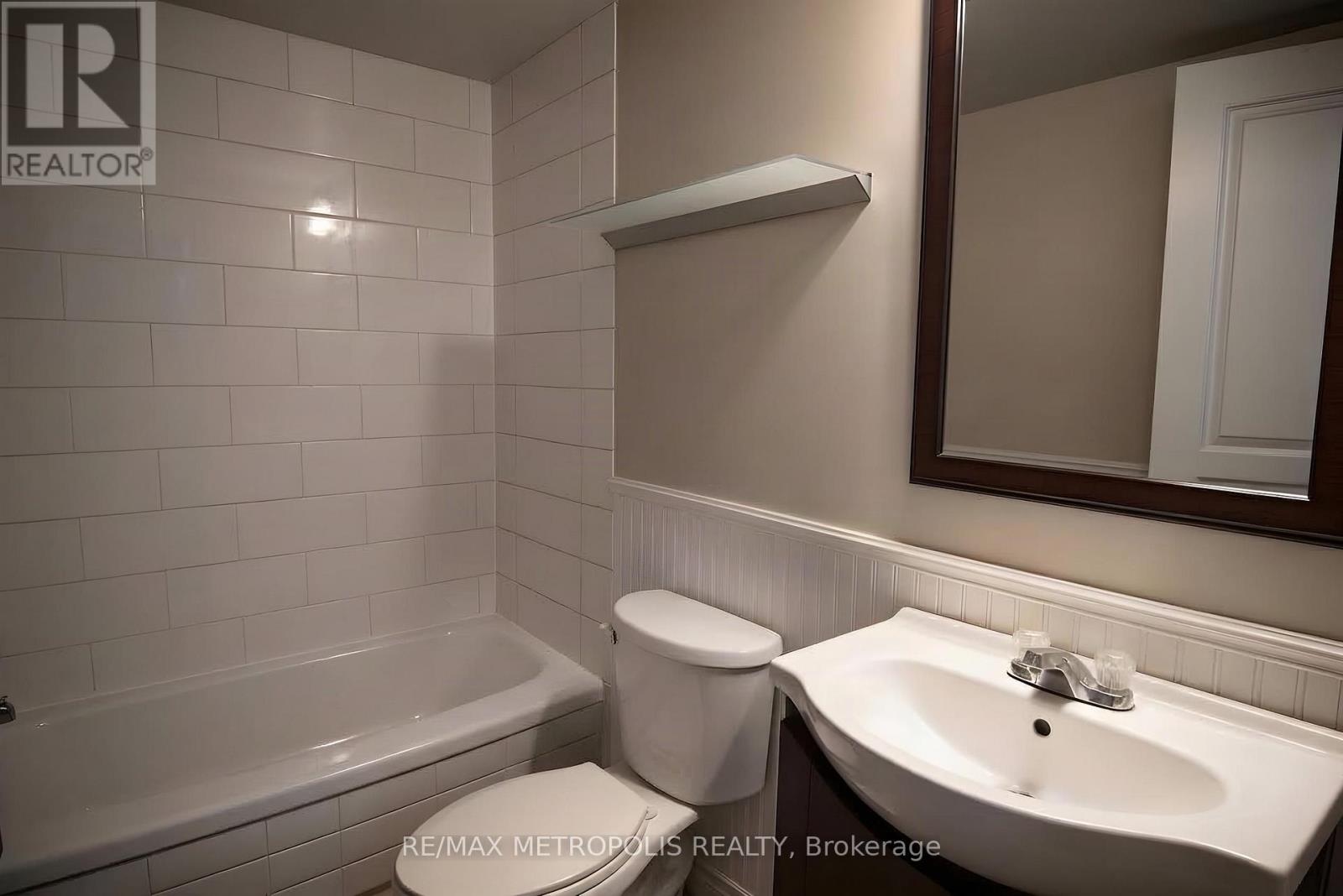 210 - 300 Webb Drive, Mississauga, Ontario  L5B 3W3 - Photo 10 - W13711604