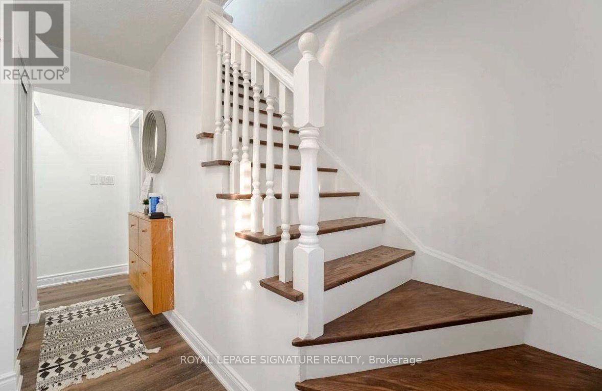 Upper - 10 Kenilworth Road, Brampton, Ontario L6V 2B1 - Photo 10 - W13684604