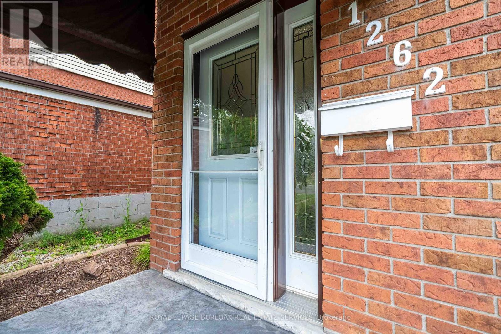 1262 Upper Gage Avenue, Hamilton, Ontario  L8W 1E4 - Photo 3 - X13746192