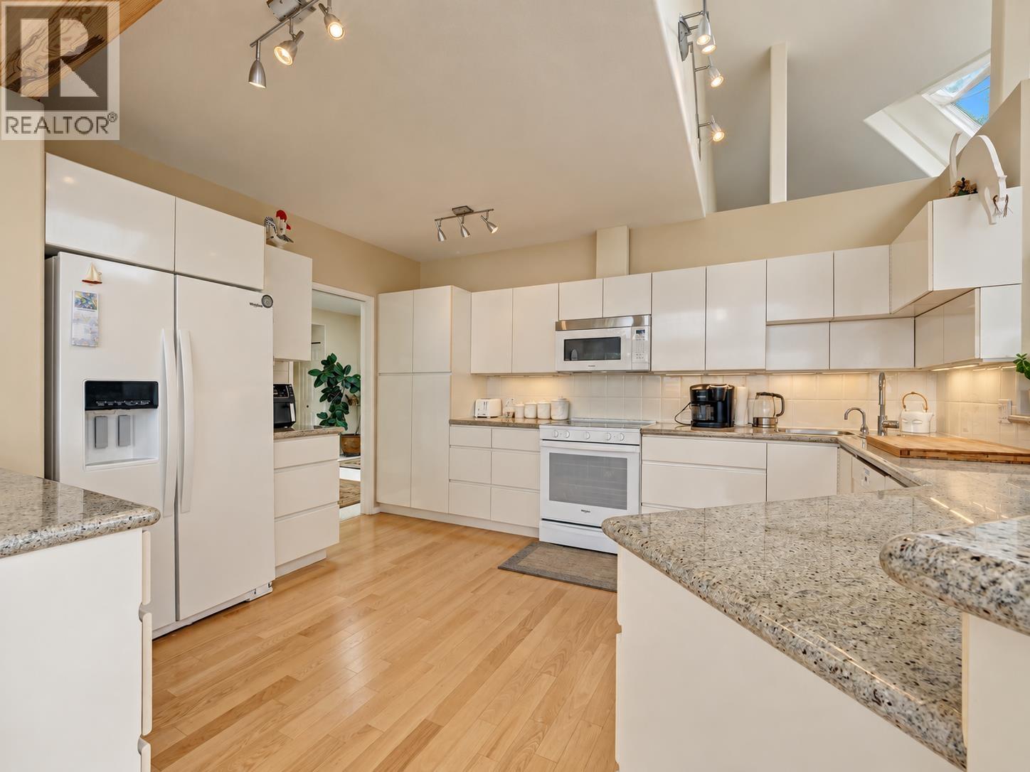 6484 N Gale Avenue, Sechelt, British Columbia  V7Z 0L1 - Photo 17 - R3097899