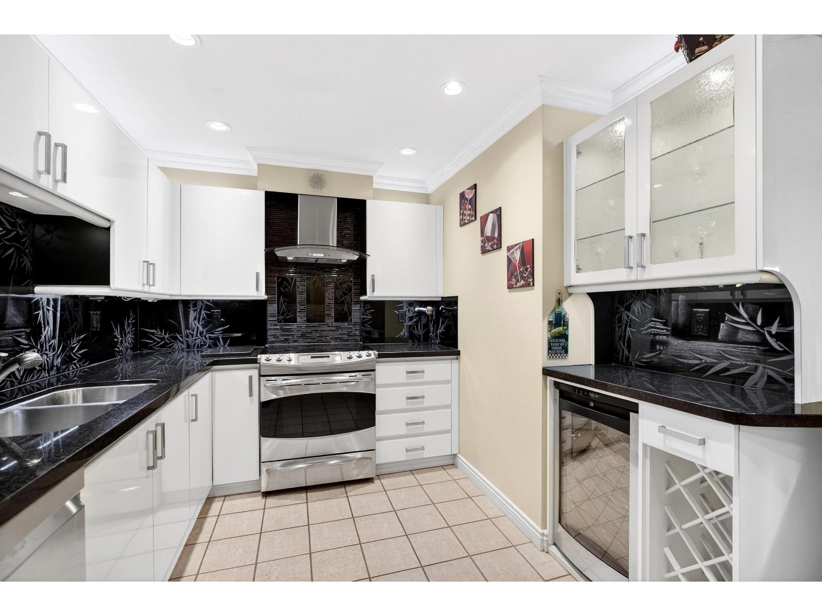 205 15140 29a Avenue, Surrey, British Columbia  V4P 3B1 - Photo 4 - R3161638