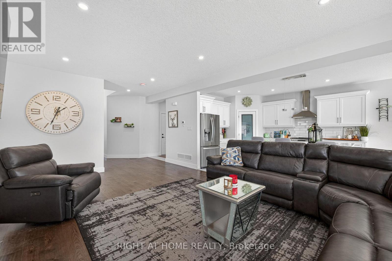 216 Greene Street, South Huron, Ontario  N0M 1S3 - Photo 3 - X13746442