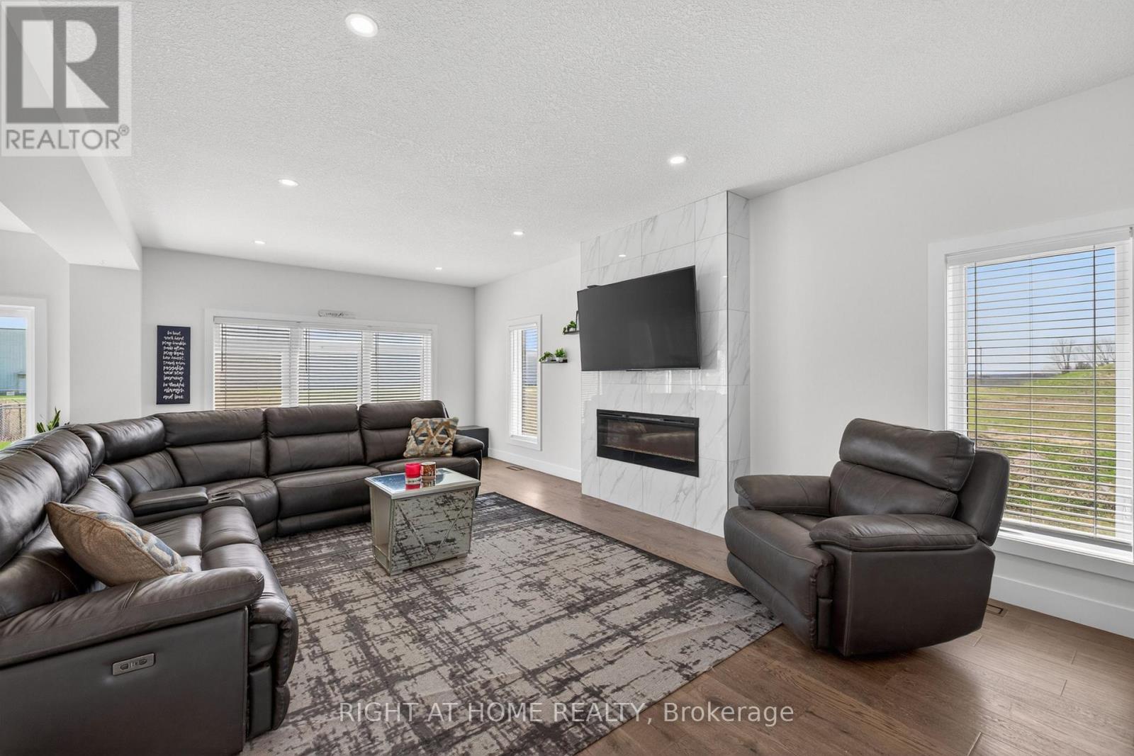 216 Greene Street, South Huron, Ontario  N0M 1S3 - Photo 4 - X13746442