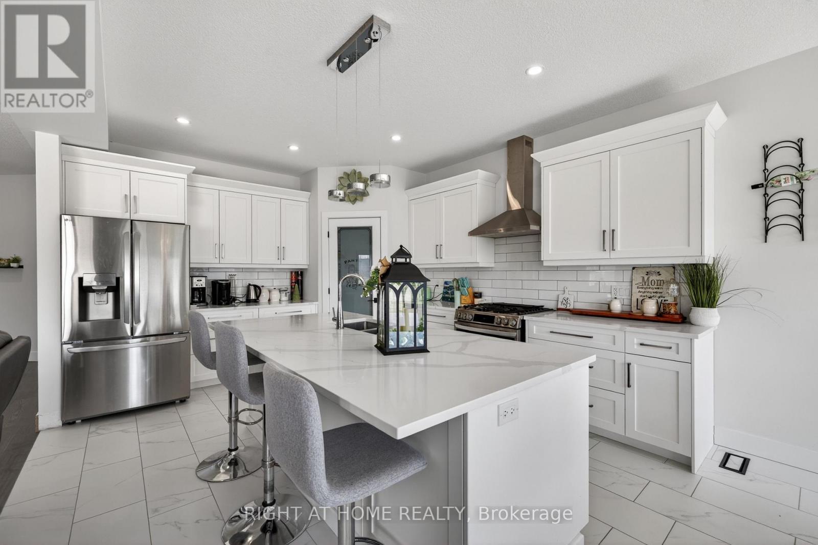 216 Greene Street, South Huron, Ontario  N0M 1S3 - Photo 5 - X13746442