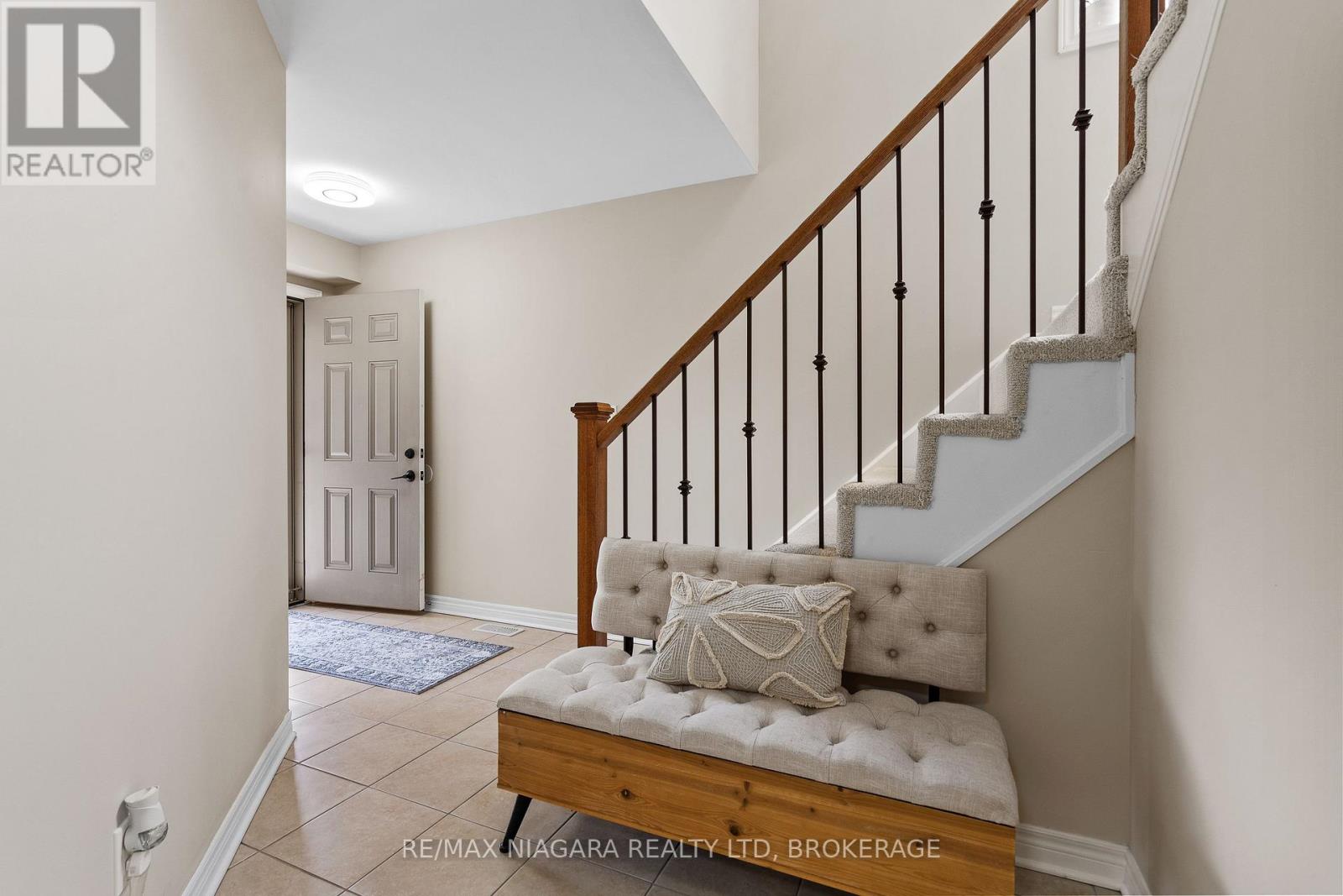 8511 Jennifer Crescent, Niagara Falls (Forestview), Ontario L2H 0J3 - Photo 3 - X13746418