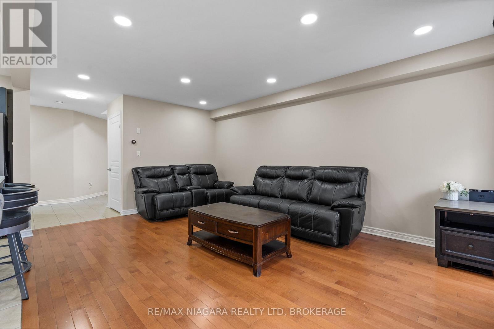 8511 Jennifer Crescent, Niagara Falls (Forestview), Ontario L2H 0J3 - Photo 9 - X13746418