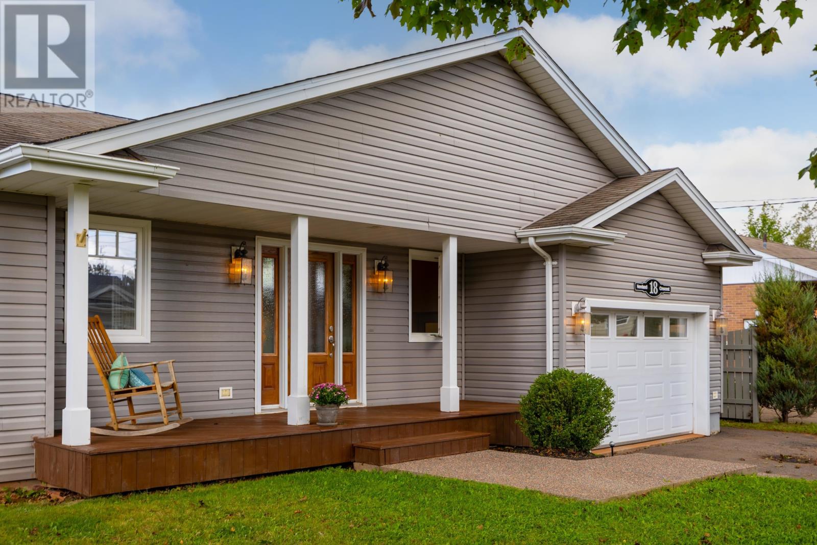 18 Newland Crescent, Charlottetown, Prince Edward Island  C1A 4H5 - Photo 4 - 202622471