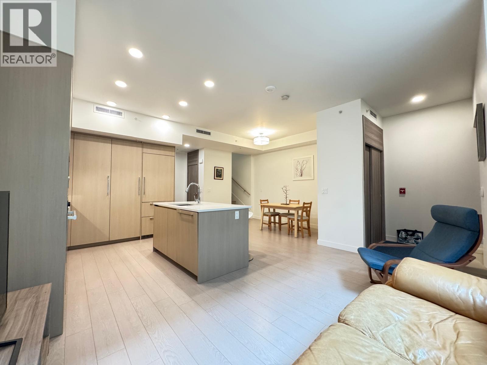 8180 Nunavut Lane, Vancouver, British Columbia  V5X 0H3 - Photo 5 - R3161597