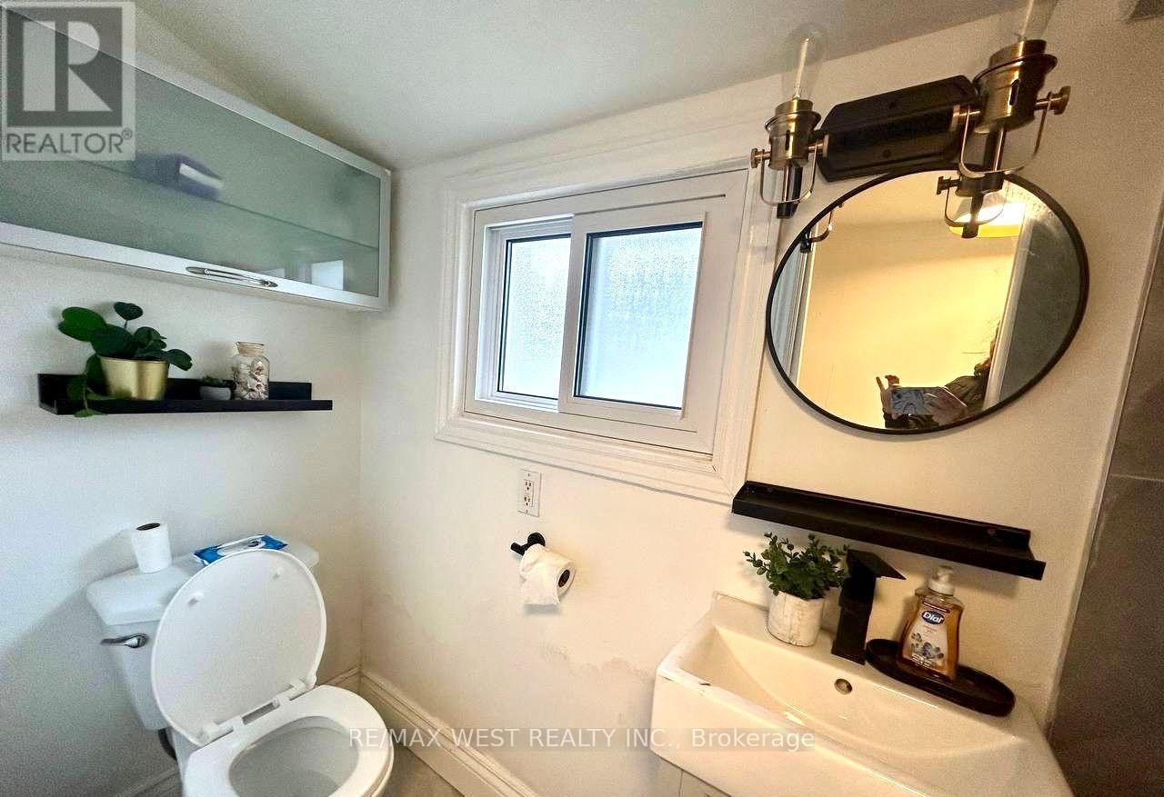 36 Fourteenth Street E, Toronto, Ontario  M8V 3H9 - Photo 17 - W13737868