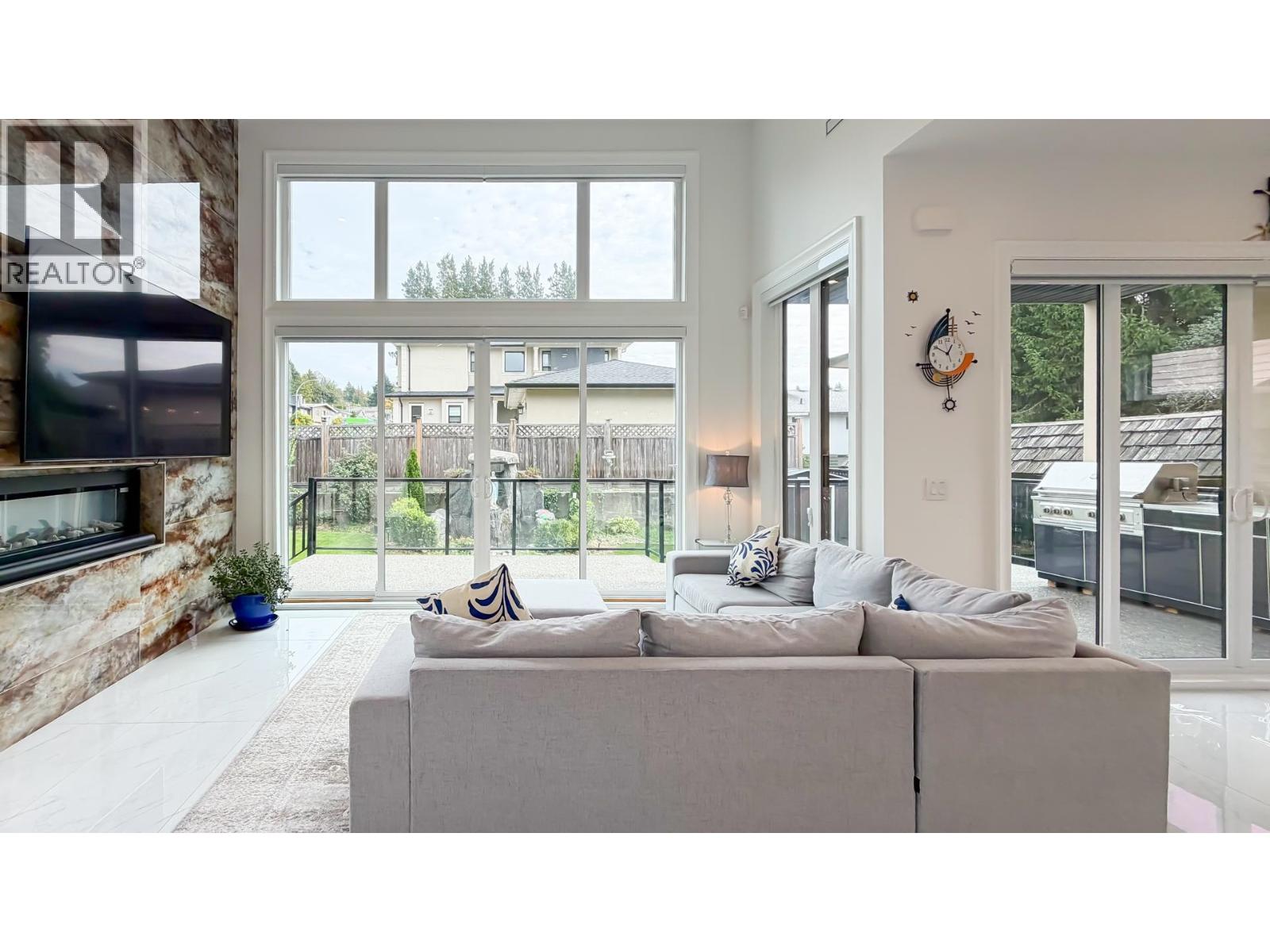 5302 Springdale Court, Burnaby, British Columbia  V5B 2B4 - Photo 3 - R3161630