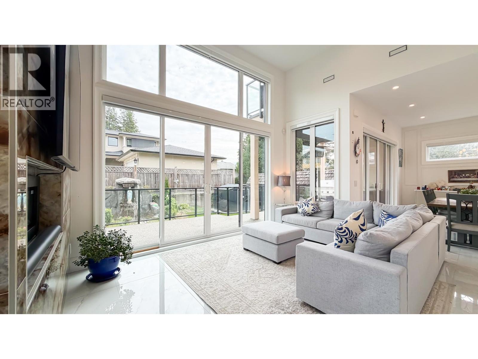 5302 Springdale Court, Burnaby, British Columbia  V5B 2B4 - Photo 4 - R3161630